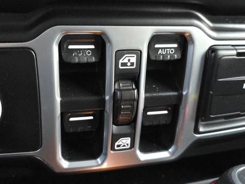 Used 2018 Jeep Wrangler Unlimited Sport S image 30