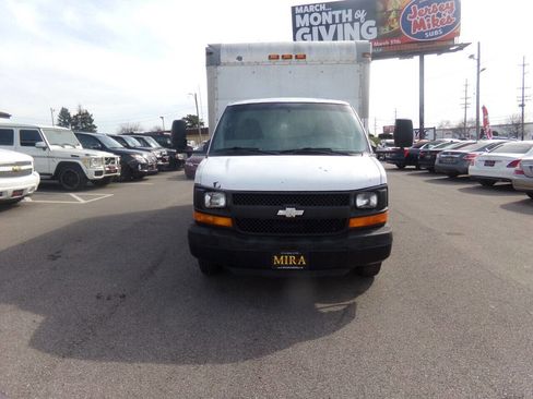 Used 2009 Chevrolet Express 3500 3500 2dr Commercial/Cutaway/Ch image 3
