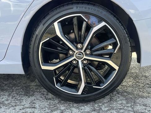 Used 2024 Nissan Altima 2.5 SR FWD image 11