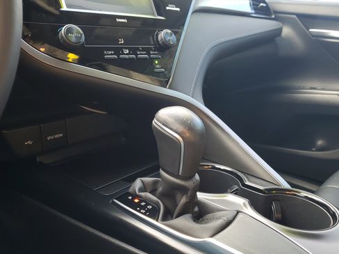 Used 2020 Toyota Camry SE image 26