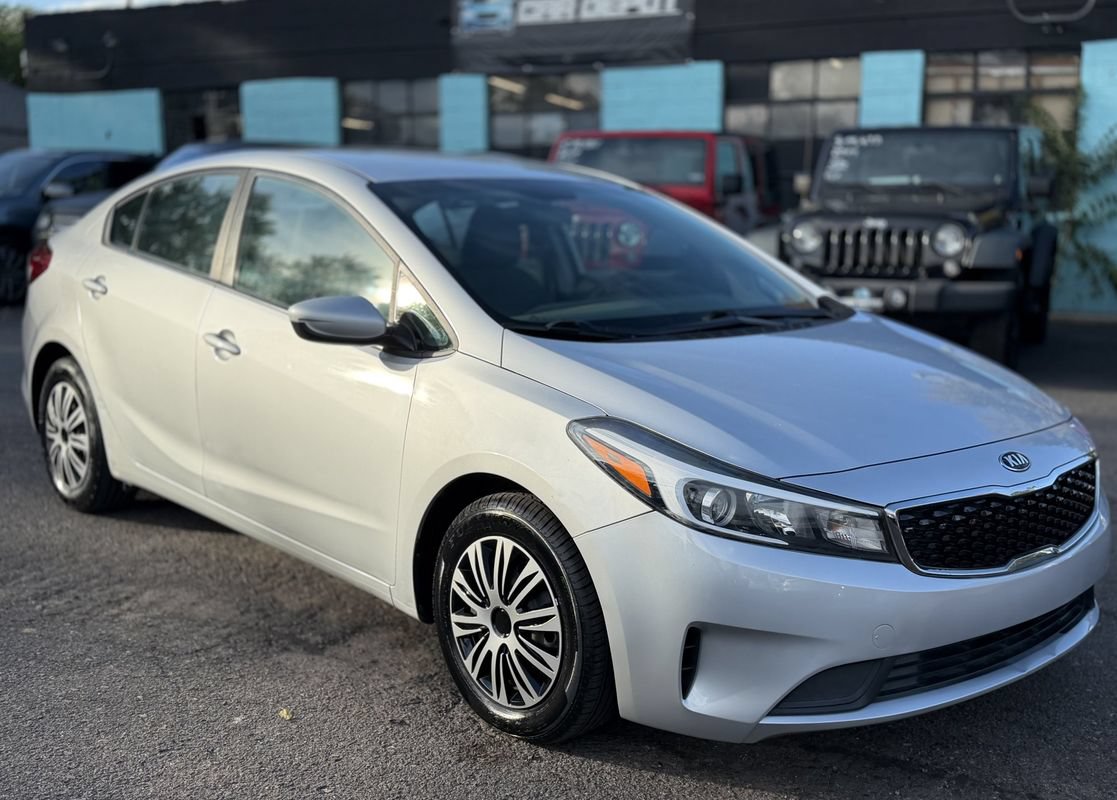Used 2017 Kia Forte LX FWD image 1