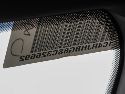 New 2025 Jeep Grand Cherokee Limited w/ Luxury Tech Group II image 32