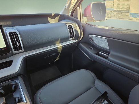 New 2025 Ford Expedition Active image 11