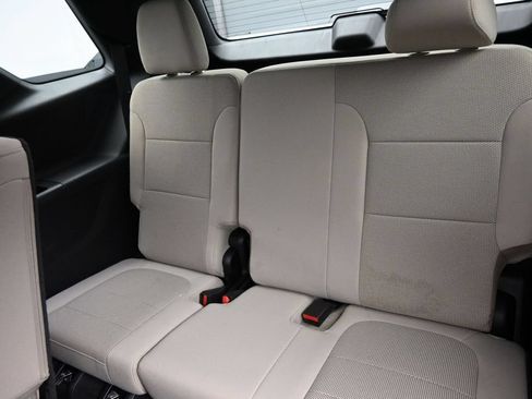 Used 2023 Chevrolet Traverse LS FWD image 15