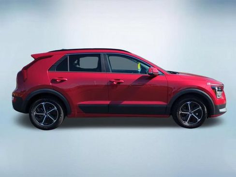 Used 2024 Kia Niro EX FWD image 8