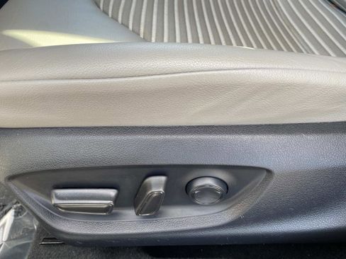 Used 2023 Toyota Camry SE image 17