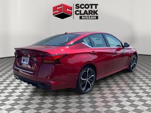 Used 2023 Nissan Altima 2.5 SR w/ SR Premium Package FWD image 6