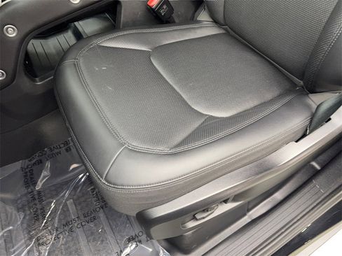 Used 2025 Land Rover Defender 110 S image 27