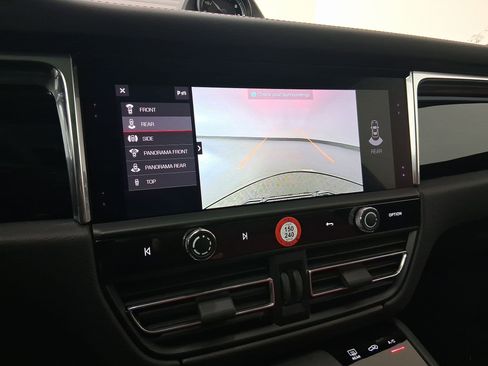 New 2026 Porsche Macan image 22