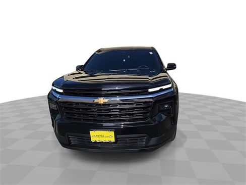 Used 2024 Chevrolet Traverse LS image 3