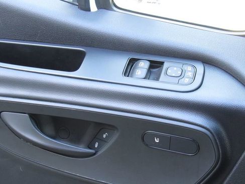 Used 2024 Mercedes-Benz Sprinter 2500 image 33