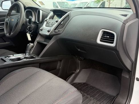 Used 2017 Chevrolet Equinox LS FWD image 15