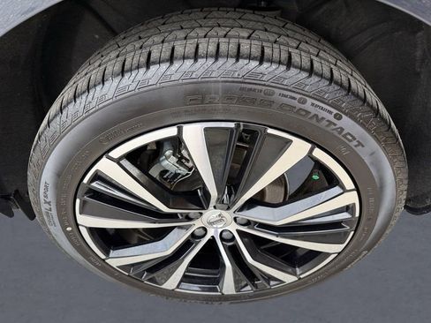 Certified 2025 Volvo XC60 B5 Plus image 8