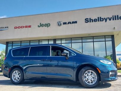 New 2025 Chrysler Pacifica Select
