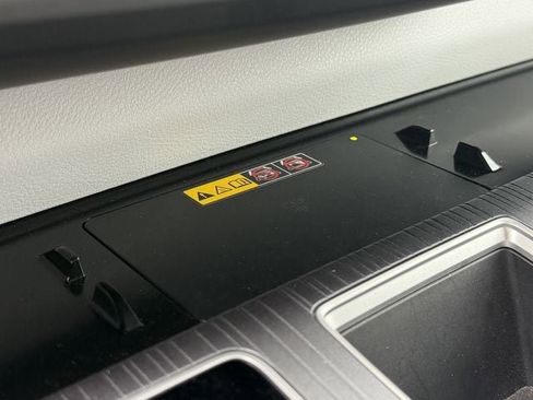 Used 2025 Toyota Sienna XLE image 21