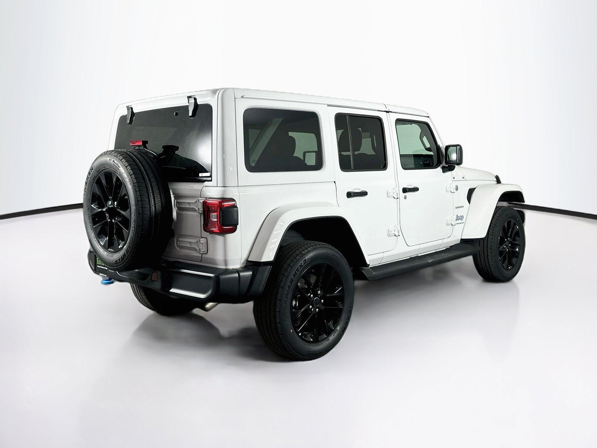 Used 2024 Jeep Wrangler Unlimited Sahara w/ Technology Group AWD/4WD image 9