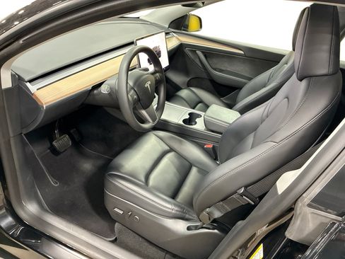 Certified 2023 Tesla Model Y Long Range AWD/4WD image 9