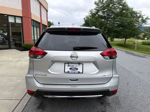 Used 2018 Nissan Rogue SL w/ Premium Package AWD/4WD image 9
