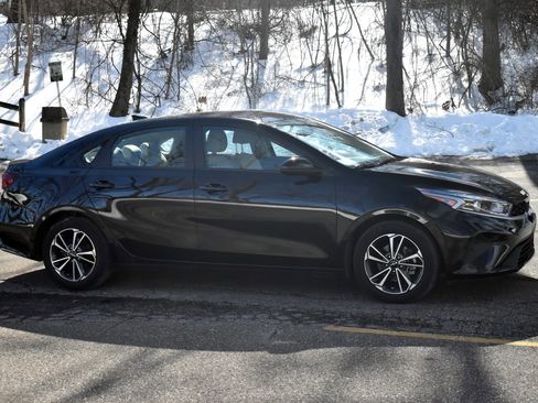 Used 2022 Kia Forte LXS image 11