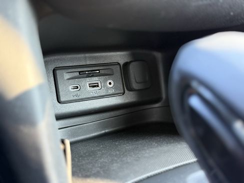 Used 2022 Chevrolet Equinox RS w/ RS Leather Package image 24