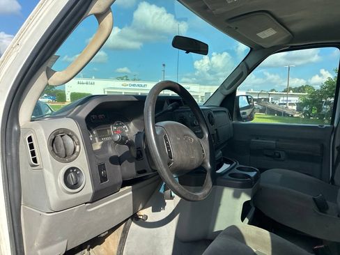Used 2012 Ford E-350 and Econoline 350 XLT RWD image 16