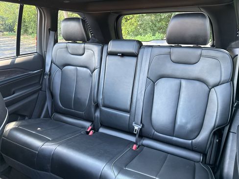 Used 2023 Jeep Grand Cherokee Overland w/ Adv Protech Group III AWD/4WD image 37