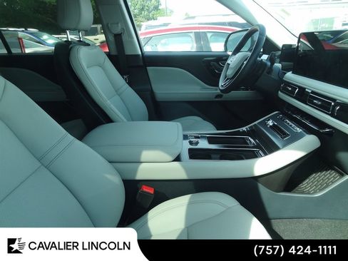 Used 2026 Lincoln Aviator AWD image 8