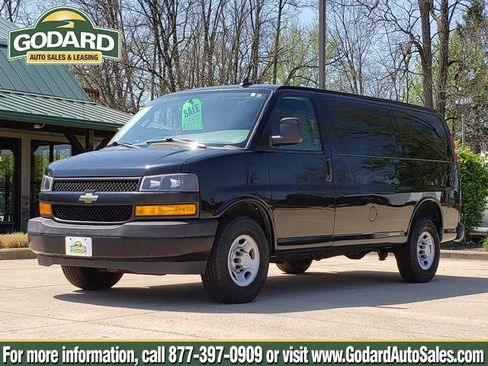 Used 2018 Chevrolet Express 2500 w/ Driver Convenience Package RWD image 1