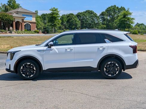 Used 2025 Kia Sorento S w/ Panoramic Sunroof Package FWD image 12