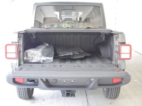 Used 2024 Jeep Gladiator Sport AWD/4WD image 24