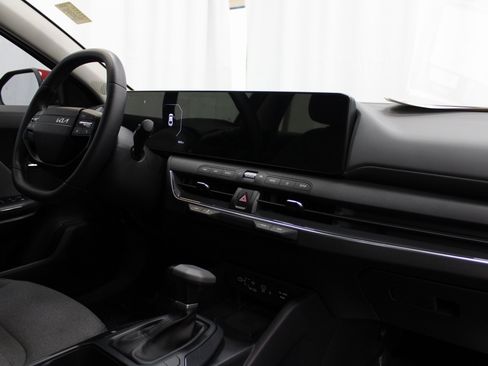 Used 2025 Kia K4 EX image 28