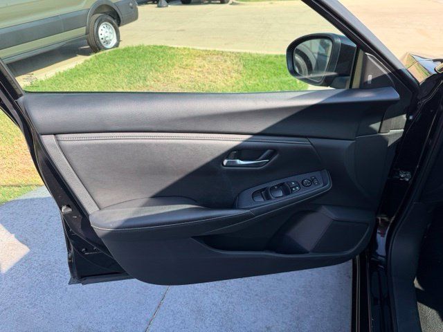 Used 2024 Nissan Sentra SV FWD image 9