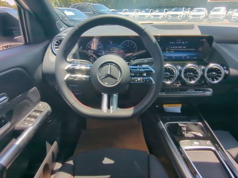 New 2025 Mercedes-Benz GLA 250 4MATIC image 3