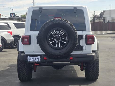 Used 2026 Jeep Wrangler Unlimited Rubicon AWD/4WD image 4