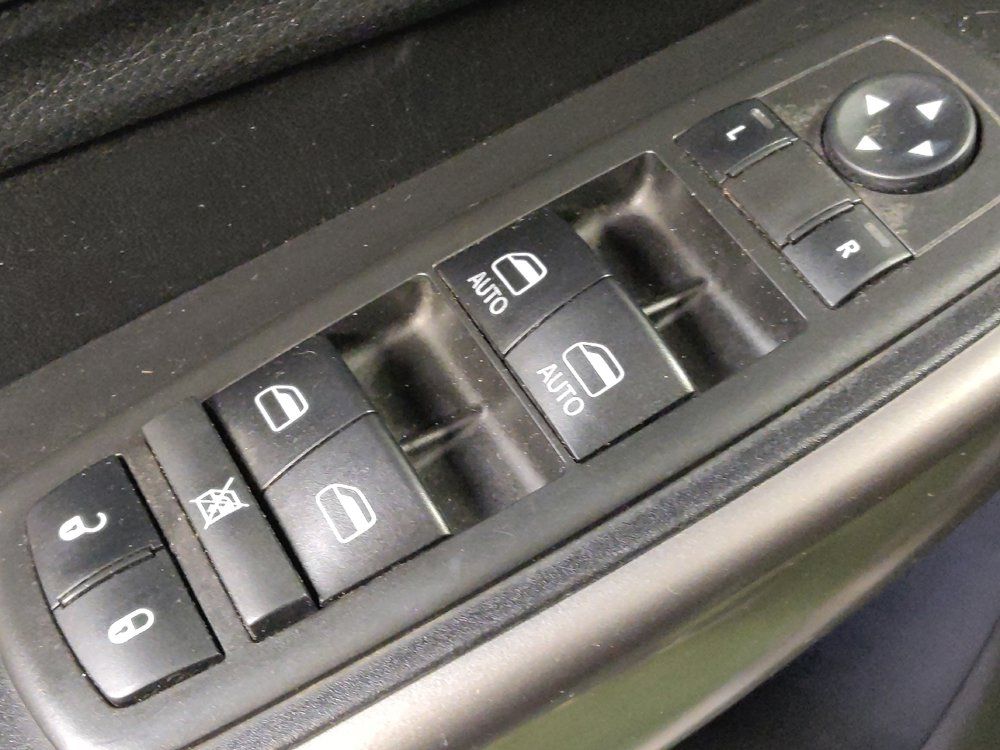 Used 2019 Jeep Cherokee Latitude Plus FWD image 27