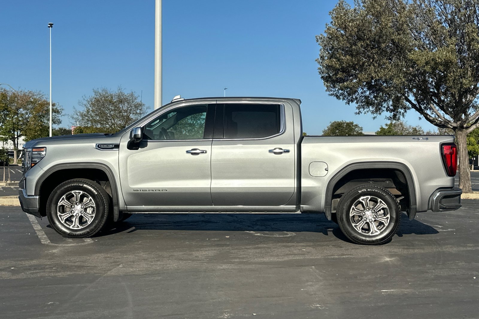 Used 2026 GMC Sierra 1500 SLT AWD/4WD image 7
