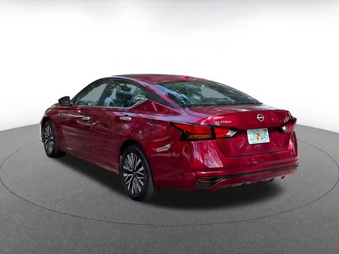 Used 2025 Nissan Altima 2.5 SV image 11