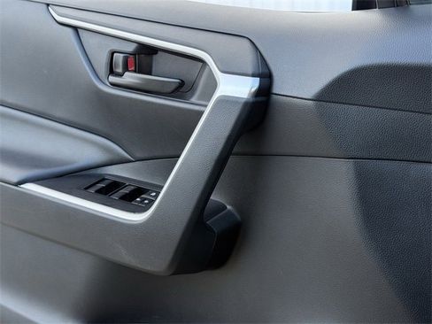 Used 2021 Toyota RAV4 LE image 21