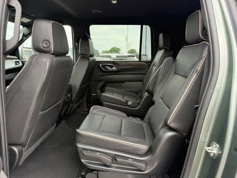 Used 2023 Chevrolet Suburban Premier AWD/4WD image 11