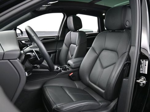 Used 2022 Porsche Macan image 5