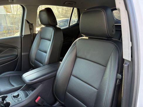 Used 2024 GMC Terrain SLT image 34