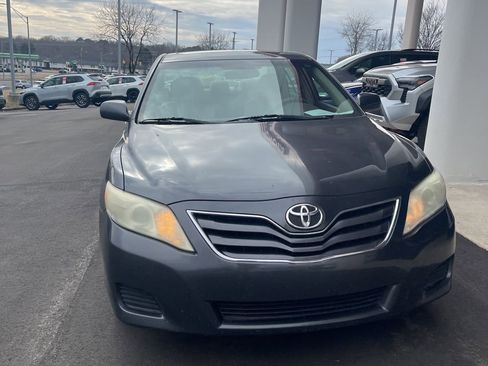 Used 2011 Toyota Camry LE image 1