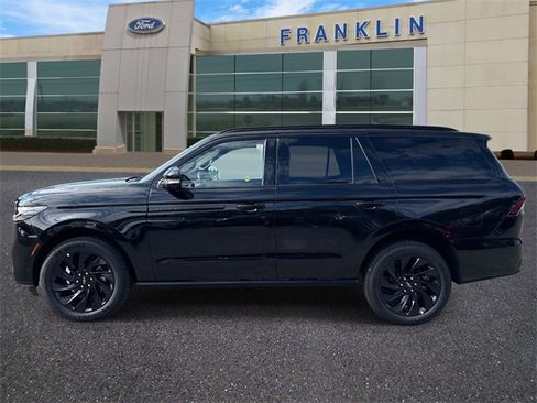 New 2025 Lincoln Navigator Reserve w/ Jet Appearance Package image 4