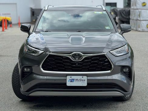 Used 2020 Toyota Highlander Platinum AWD/4WD image 2