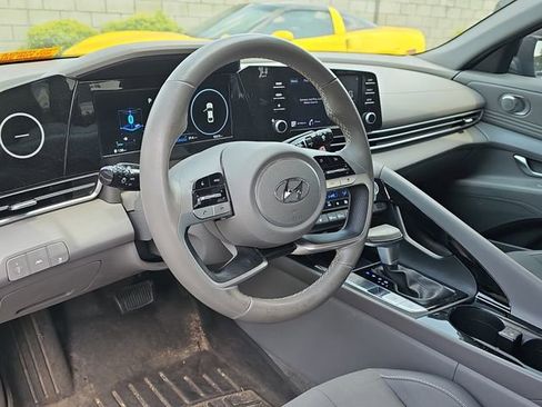 Used 2022 Hyundai Elantra SEL w/ Convenience Package FWD image 11