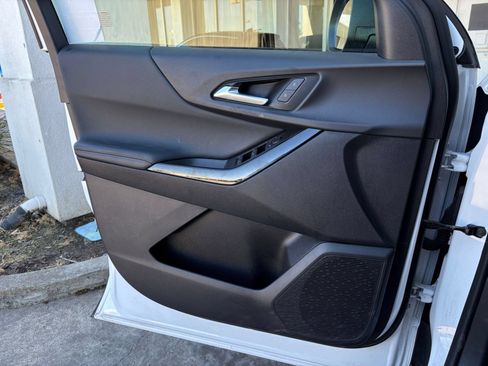 Used 2025 Chevrolet Equinox LT FWD image 18