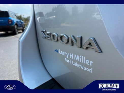 Used 2017 Kia Sedona SX FWD image 23