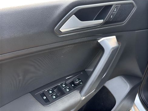 Used 2020 Volkswagen Tiguan S image 11