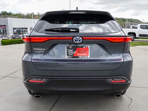 Certified 2024 Toyota Venza LE AWD/4WD image 7
