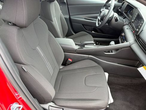 Certified 2025 Hyundai Elantra Sport FWD image 10